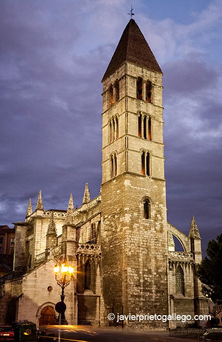 Iglesia de La Antigua. Valladolid. Castilla y León. España © Javier Prieto Gallego