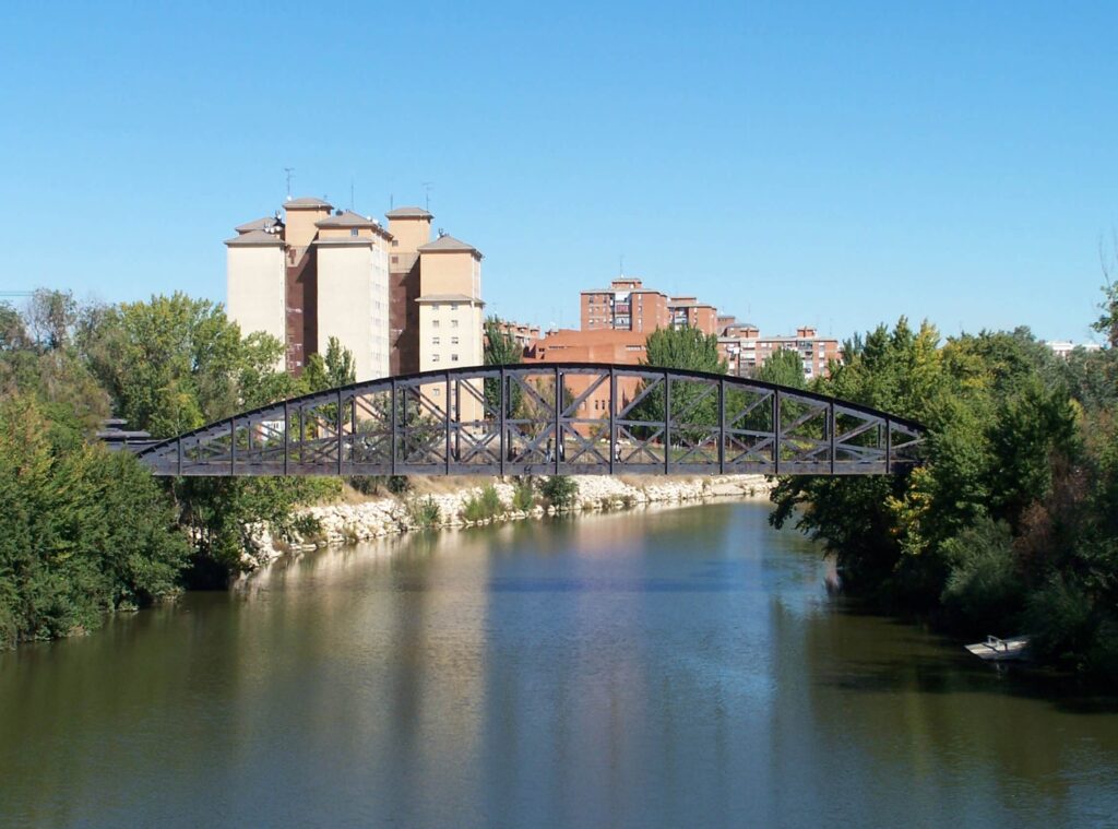 Puente colgante de arco comprimido de Valladolid